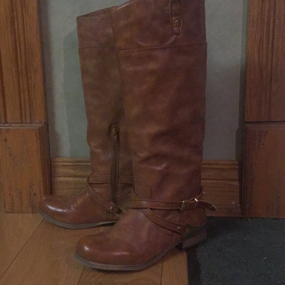 Light brown tall boots